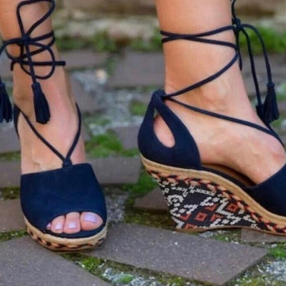 Cabi Isla Suede Beaded Wedge Espadrille Sandals Size 6 Shoes Navy Blue.  NWOT. - Picture 3 of 16